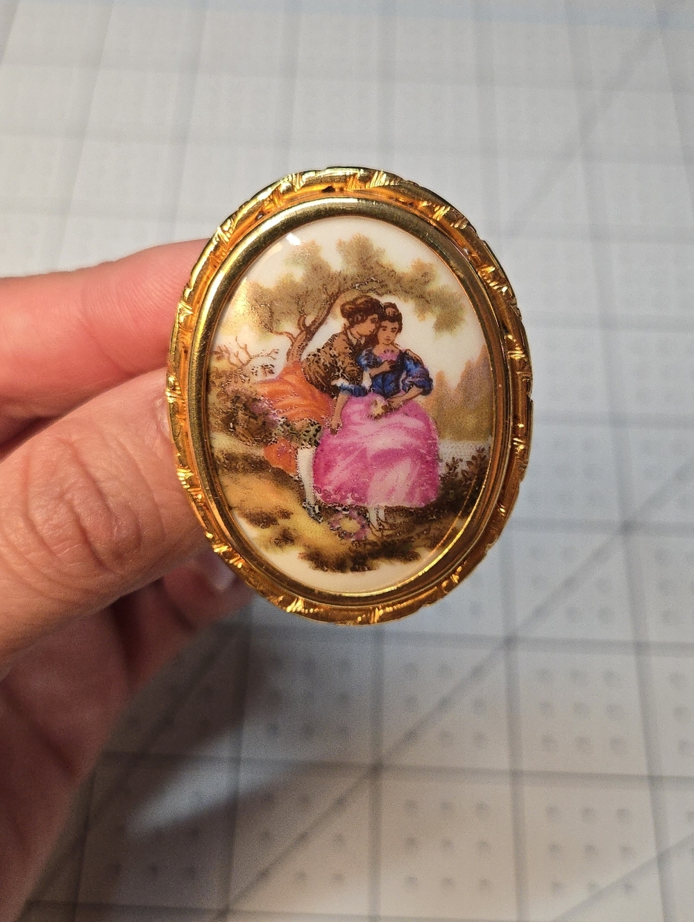 Vintage Limoges France Porcelain Brooch Romantic Couple Cameo Style Gold Tone